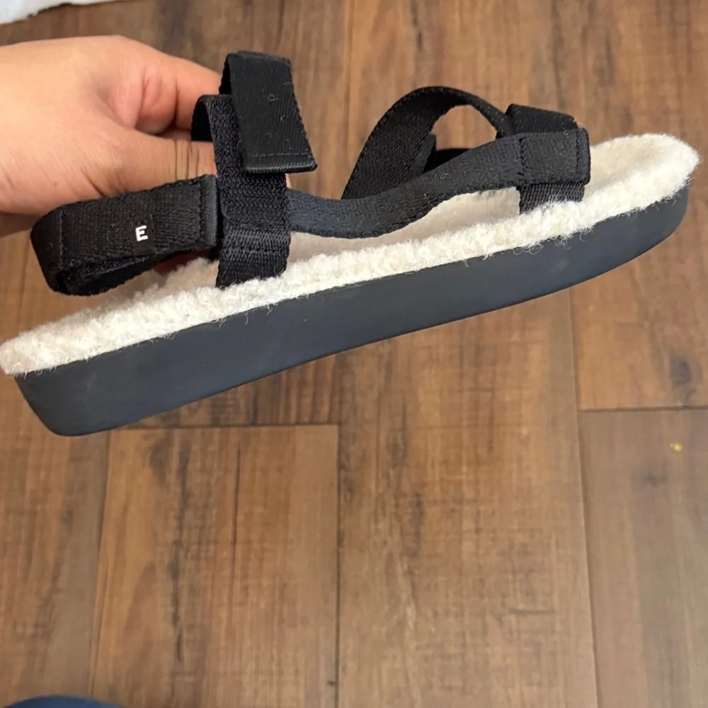 Everlane Black Strappy Sandals with Cream faux four lined Footbed